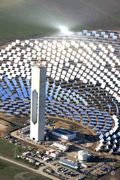 Concentrated solar power plants inspired from sunflower