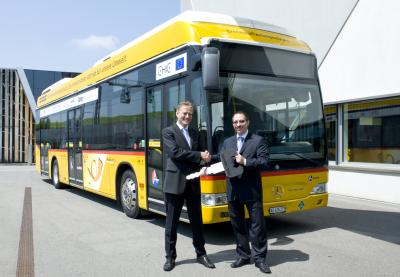 Fuel-cell buses with hybrid technology go into regular service in Switzerland
